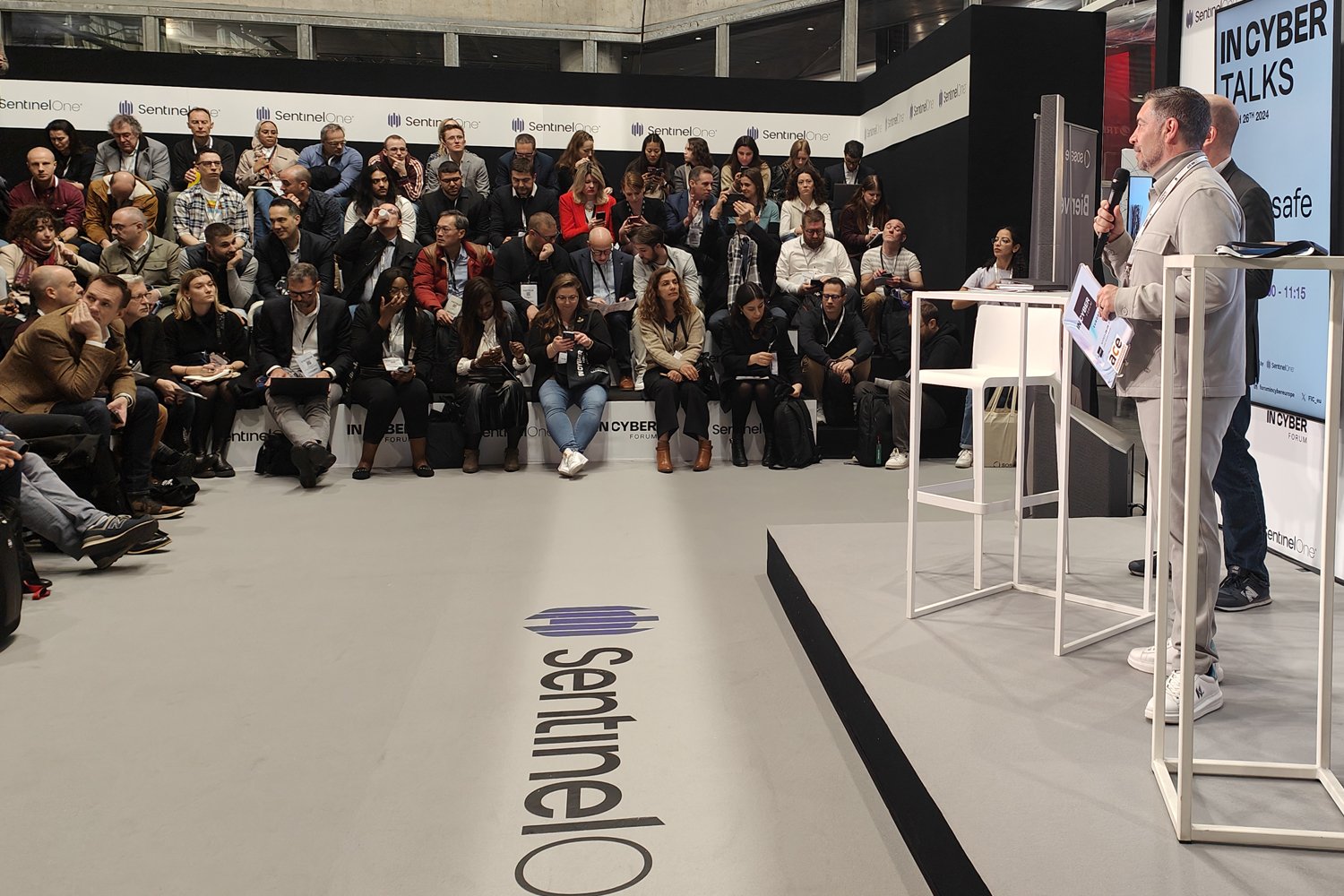 Événement corporate — prise de parole sur scène