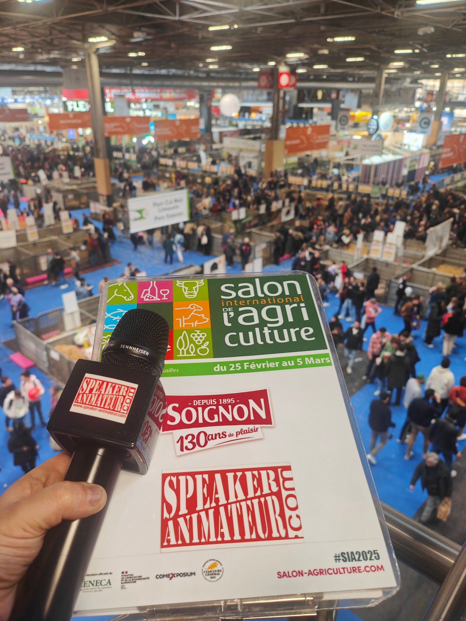 Micro Speaker-Animateur.com au Salon International de l'Agriculture 2025, avec le salon en arrière-plan